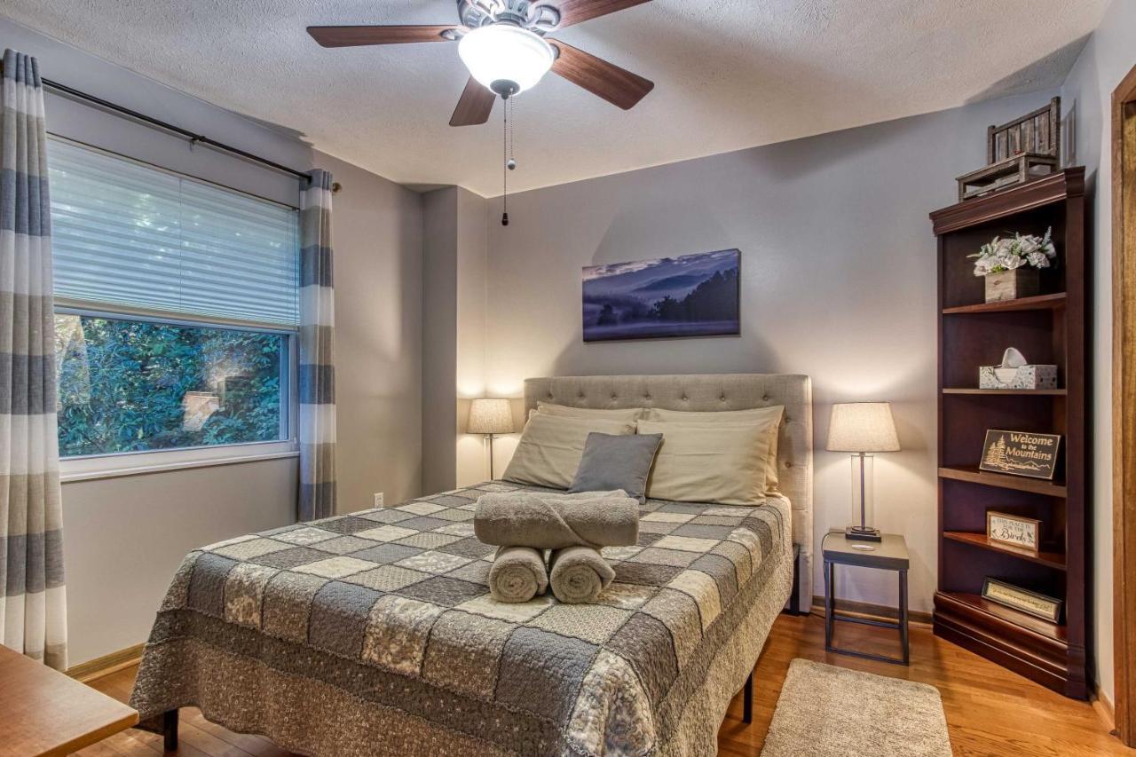 Cozy Cabin With Mountain Views Near Skylift Park! Gatlinburg Exterior photo